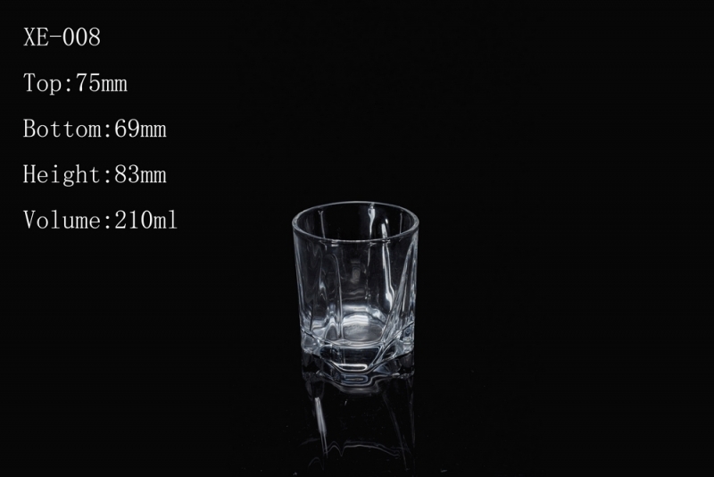 玻璃杯——饮用液体的容器