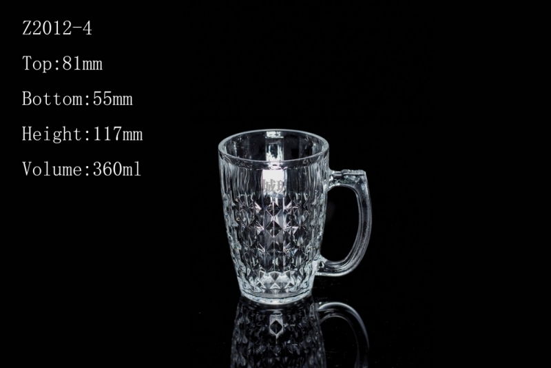 如何区分“水晶高脚杯”和“玻璃高脚杯”?