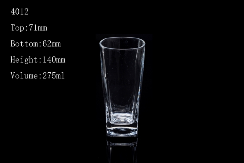 玻璃杯是一种常见的饮用容器